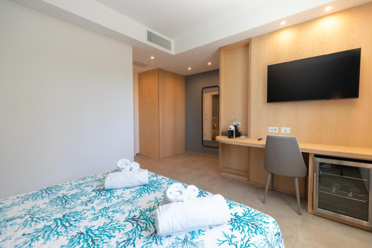 Molo Brin Rooms & Suites Olbia Exteriör bild